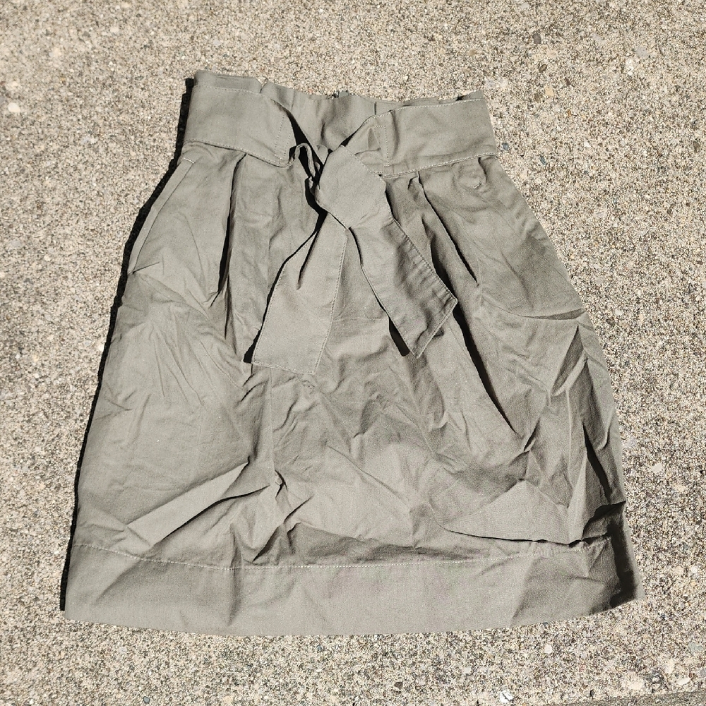 H&M Green Knee-Length Bubble Skirt with Tie Front